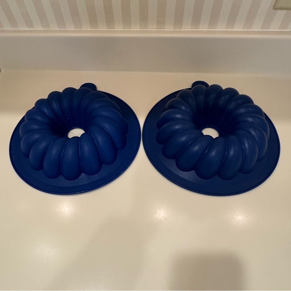 Smartware Bakeware Set Of Two Blue Silicone Bundt Cake Pans - Picture 6 of 9
